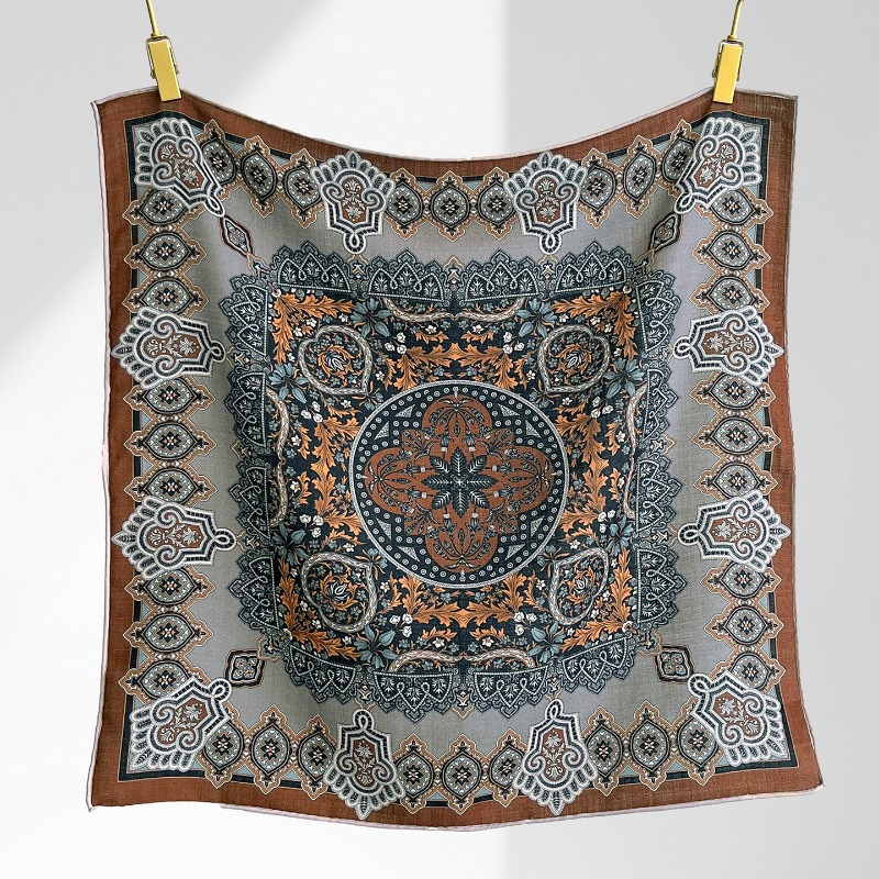 Travel Accessories Gifts - Foulard carré Central Compass à motif
