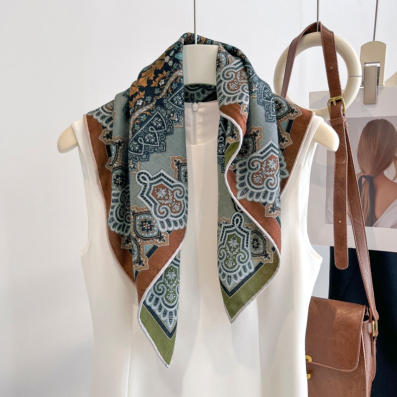 Foulard carré Central Compass  - Travel Accessories Gifts avis et prix