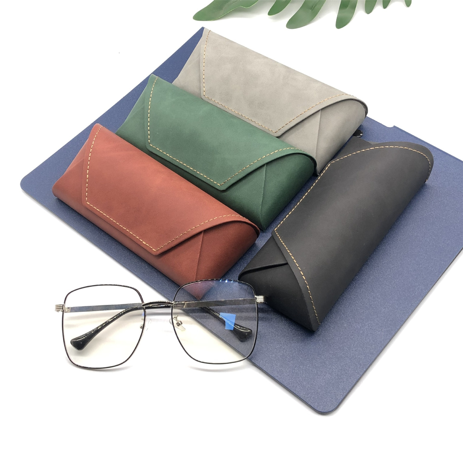 Étui à lunettes en PU et métal - Travel Accessories Ideas avis et prix